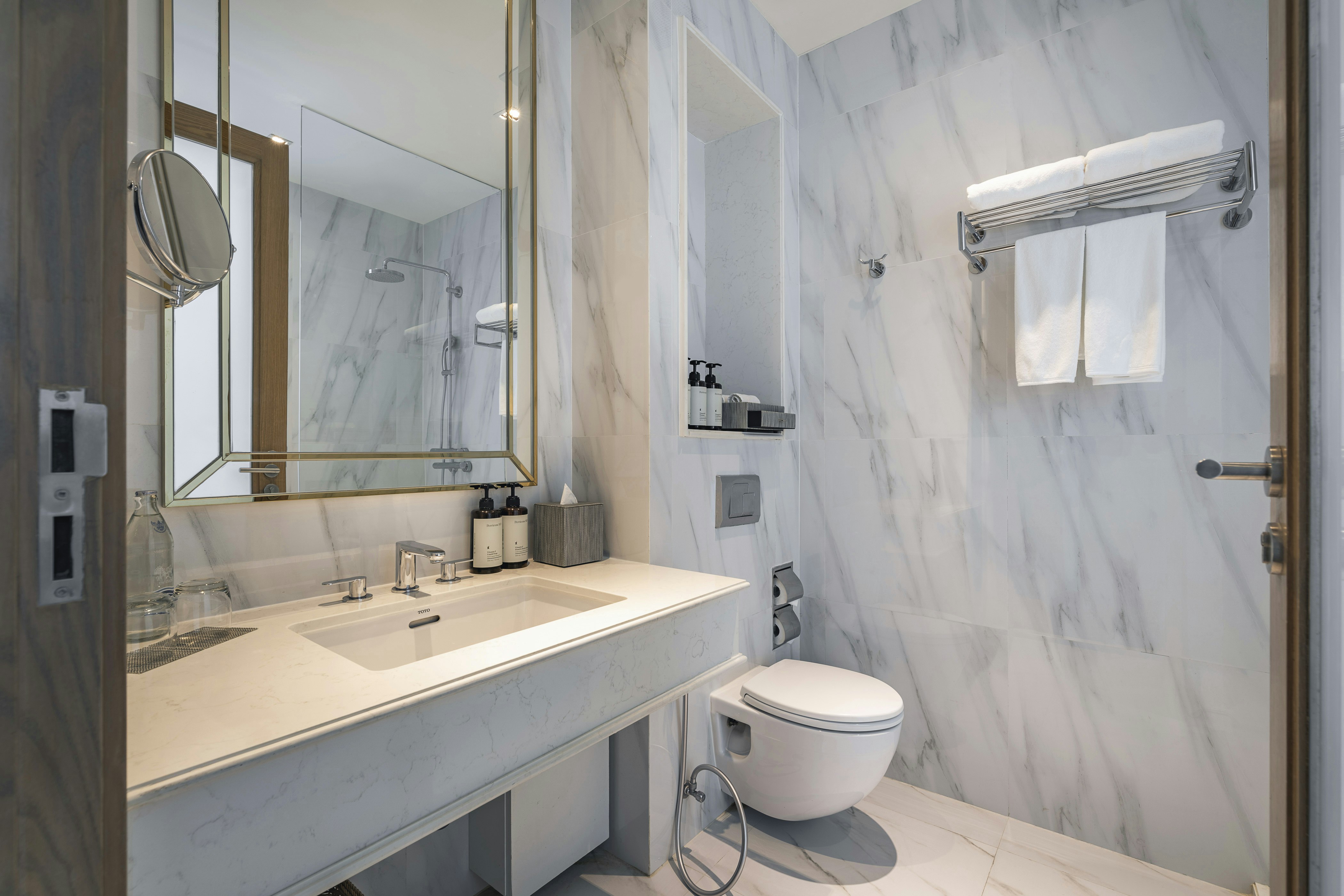 Garden View Two Bedroom Suite With Terrace - Bathroom