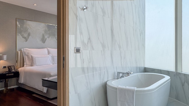 Family Suite - Bathroom