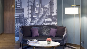 Deluxe King - Living Area