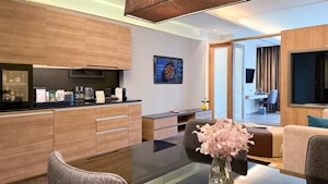 Junior Suite King - Dining Area