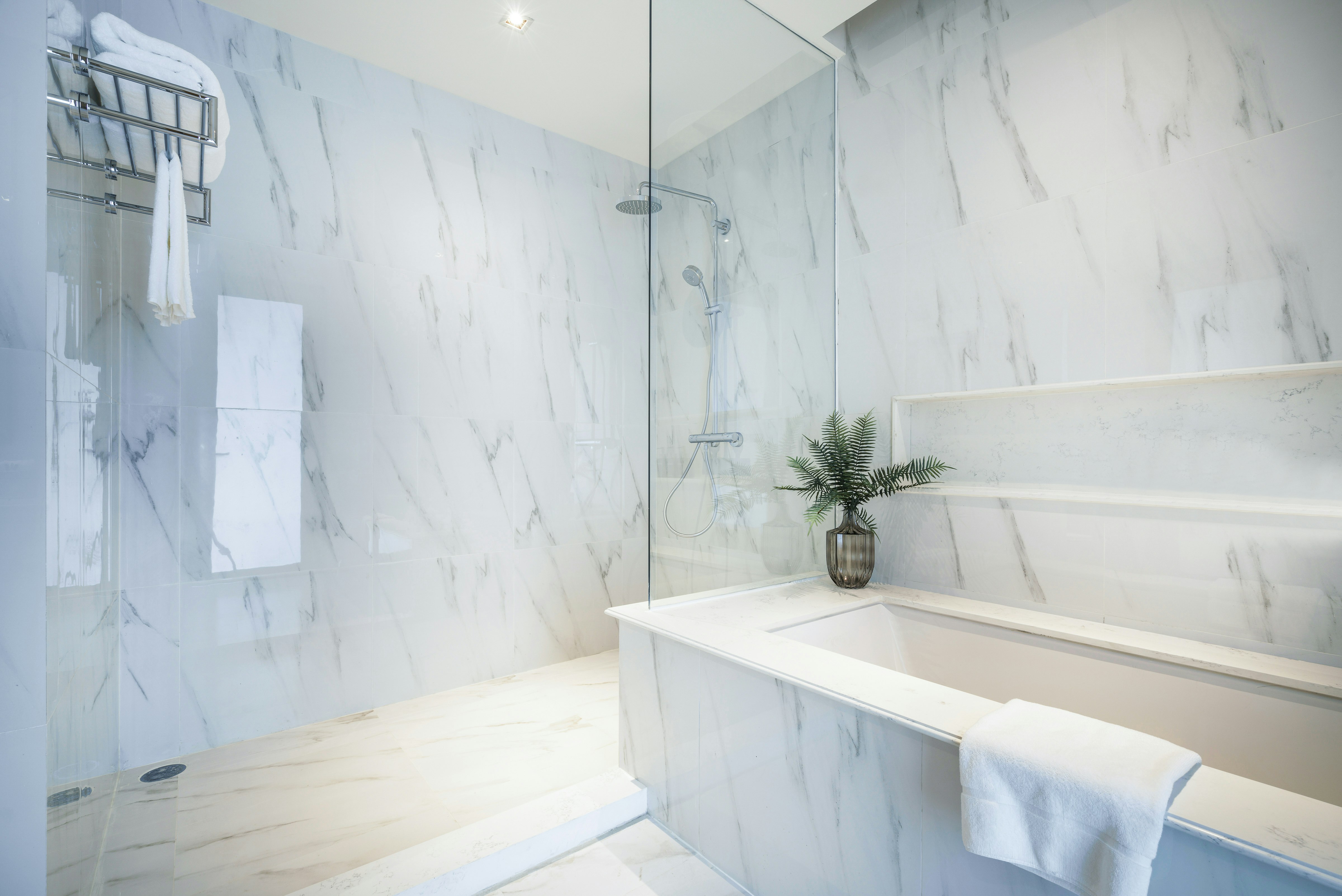 Junior Suite King with Balcony - Bathtub