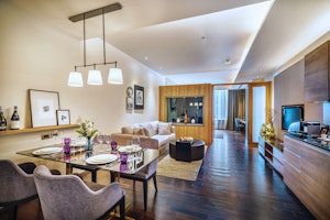 Junior Suite King - Living Area