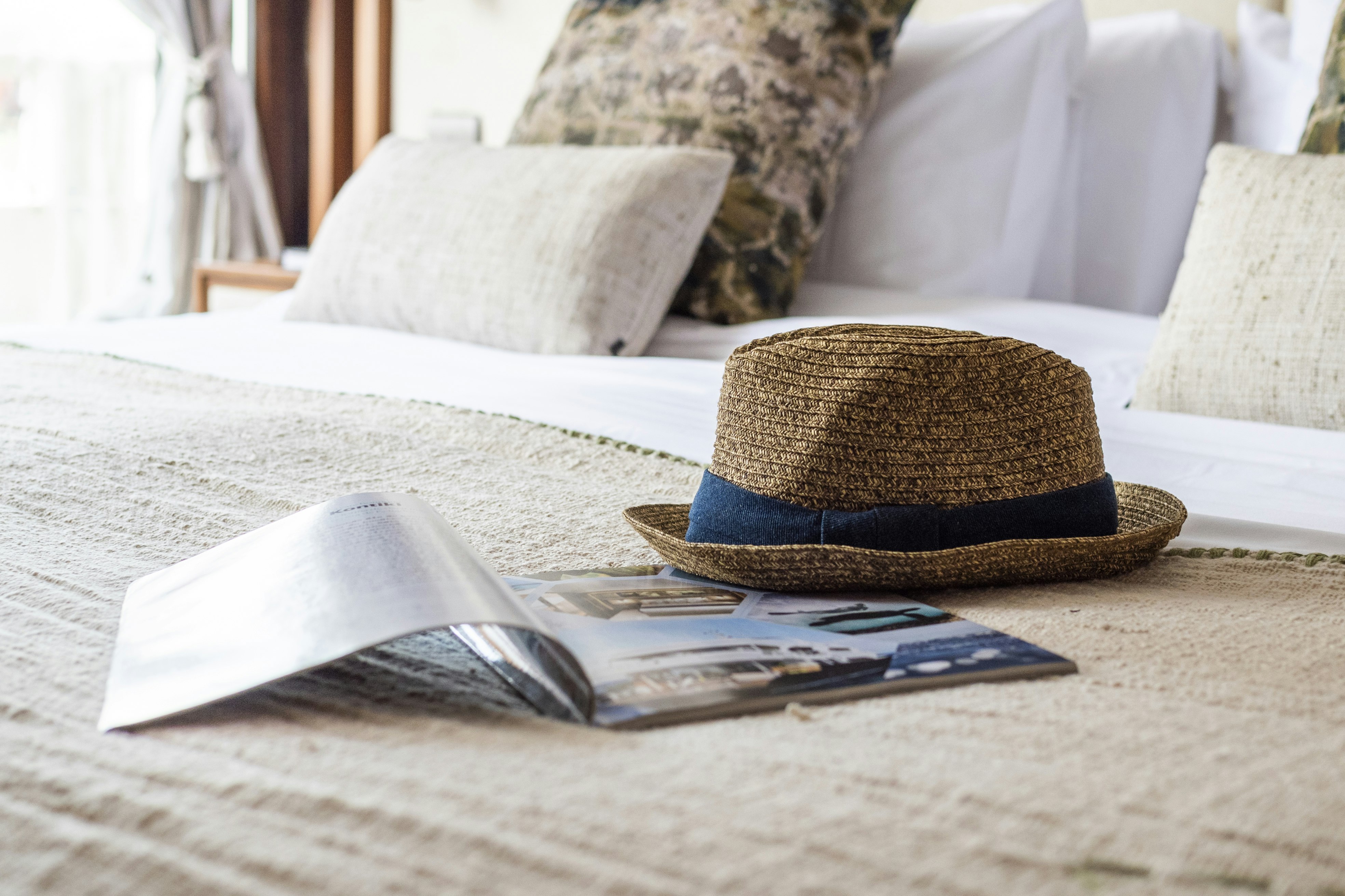 Porthole Luxury Stateroom - Bed