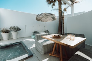 Deluxe Room Private Patio Hot Tub - Patio