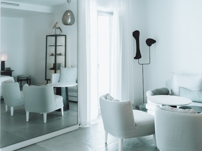 Standard Ground Suite - Living Area