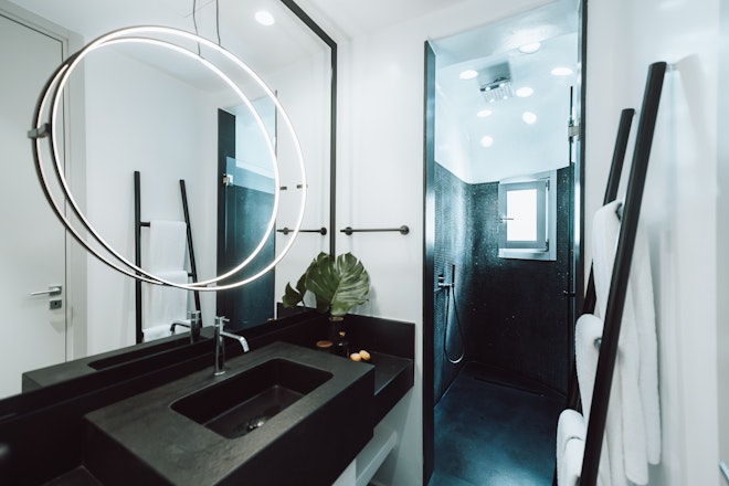 Deluxe Room Beachfront - Bathroom