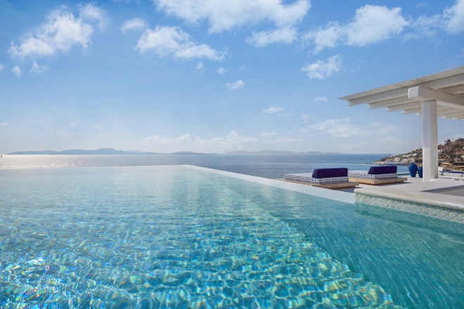 Grand 4-Bedroom Villa - Pool