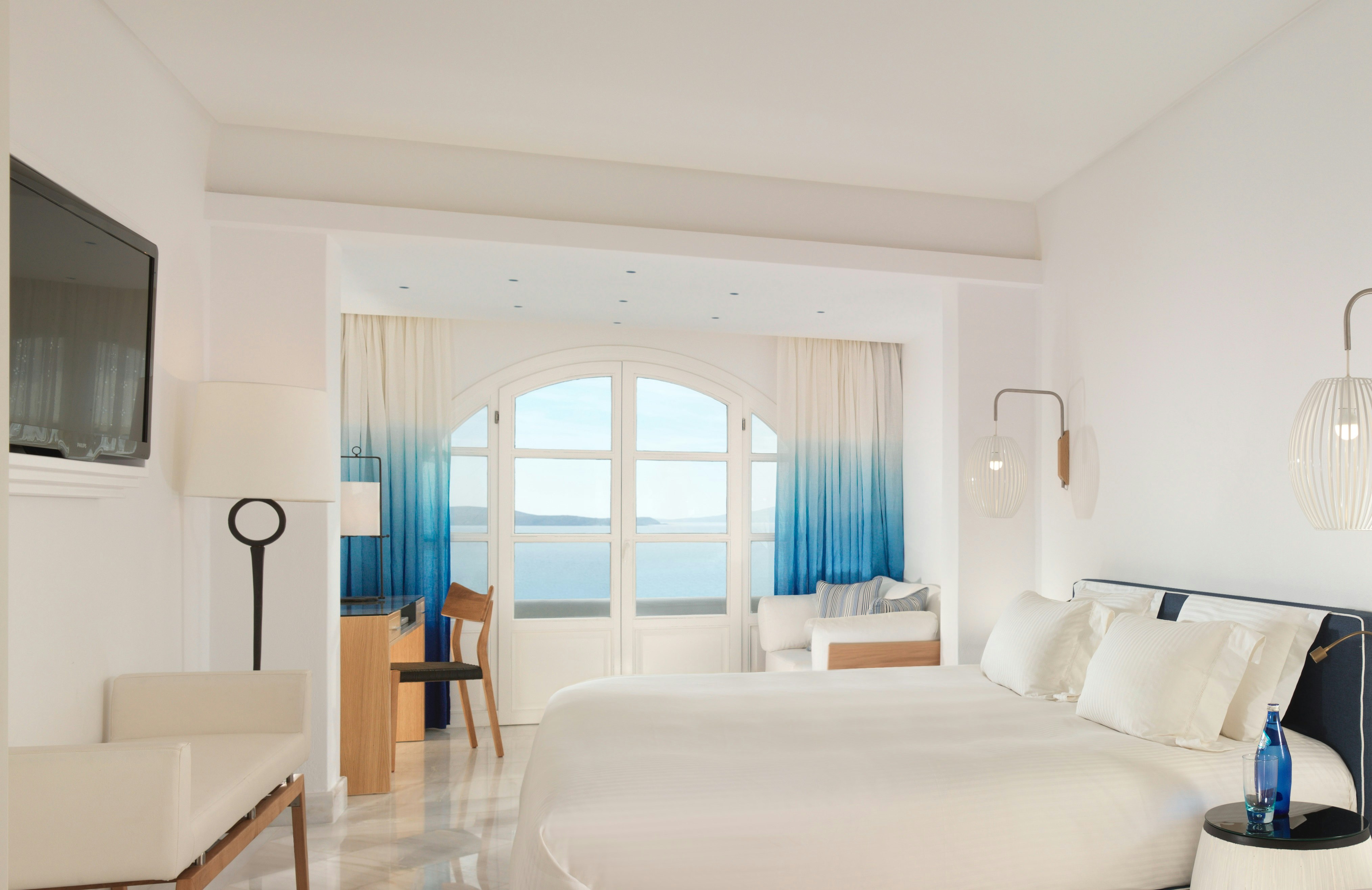 Junior Sea View Suite with Living Room - Bedroom