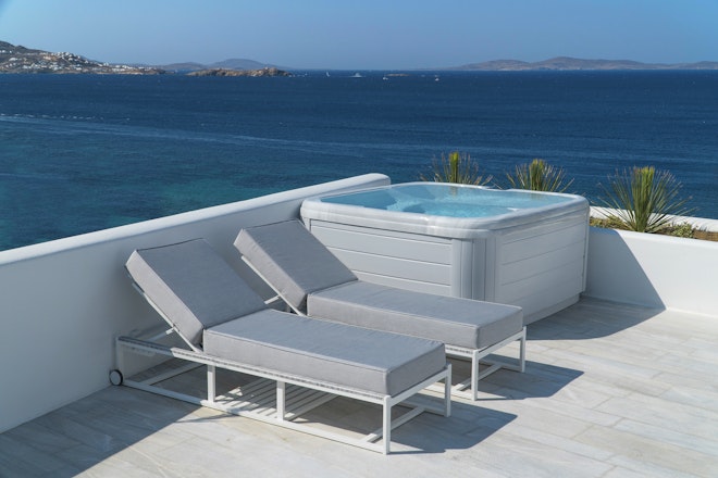 Glam Jacuzzi Retreat terrace