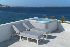 Glam Jacuzzi Retreat terrace
