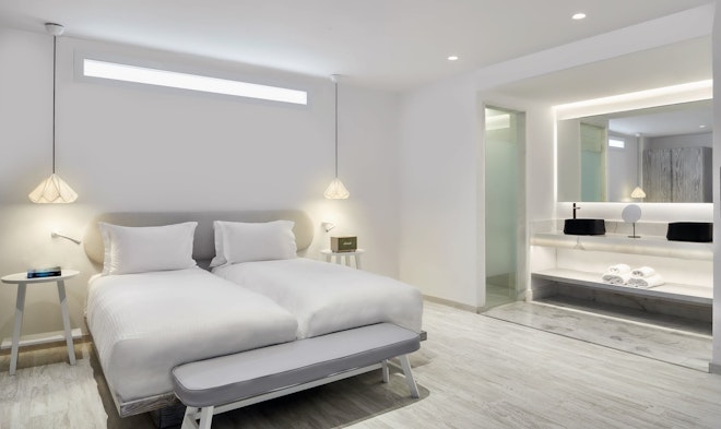 Signature 2 Bedroom Pool Suite