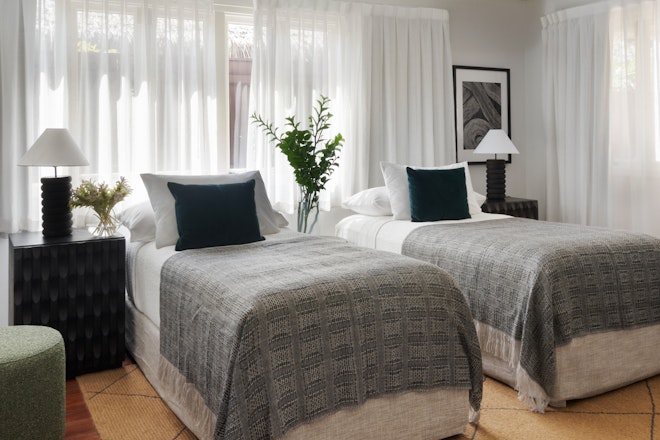 2BR Beachfront Pool Residence - Twin Bedroom