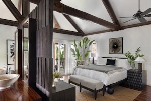 2BR Beachfront Pool Residence - Bedroom