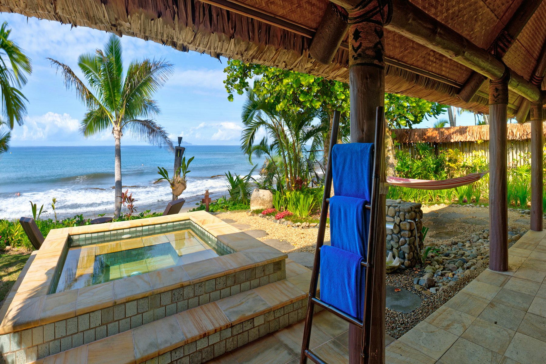 Beachfront Spa Suite - Pool