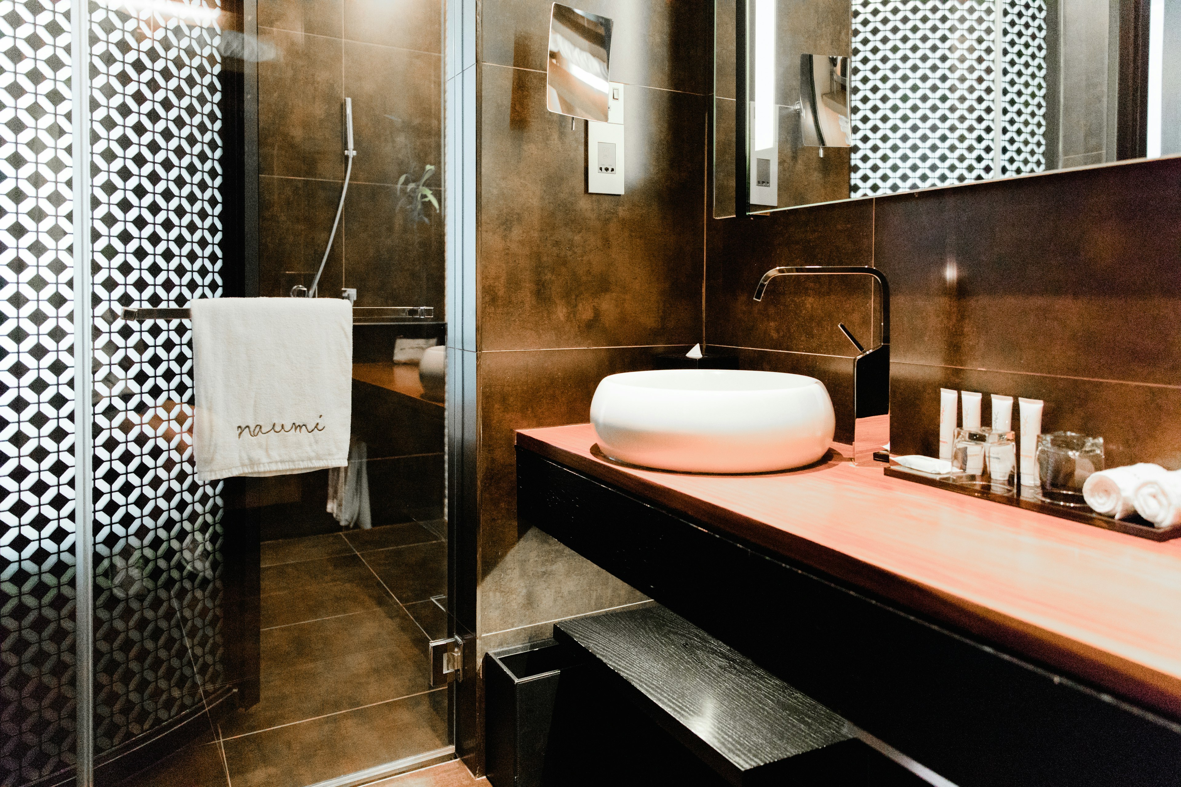 Eden and Nirwana - Bathroom