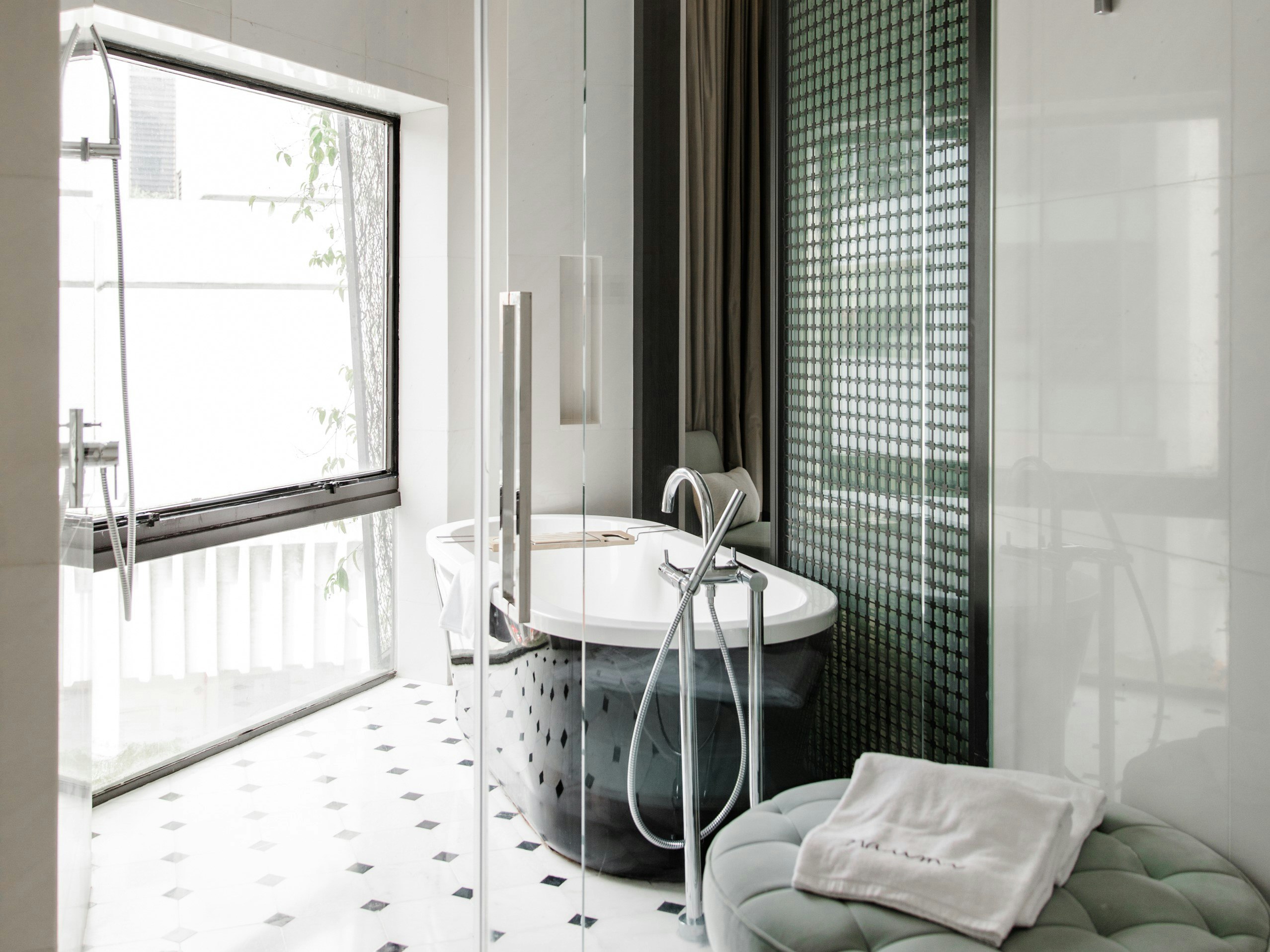 Gabrielle and Camellia - Bathroom