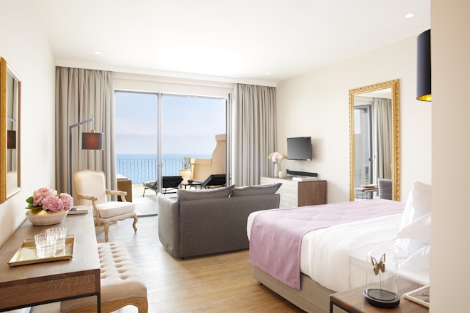 Deluxe Junior Suite Whirlpool