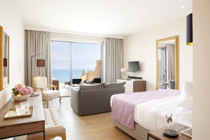 Deluxe Junior Suite Whirlpool