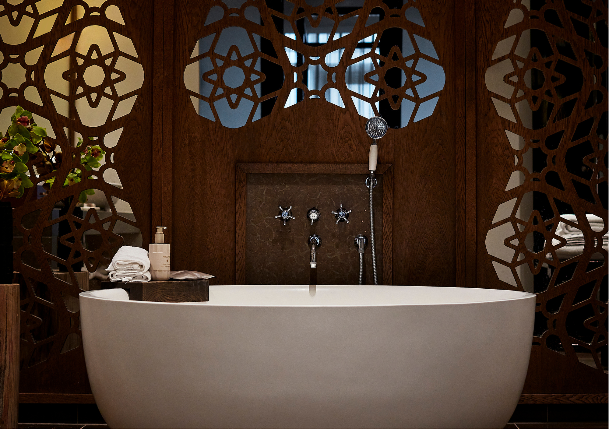 Executive Suite - Bathtub