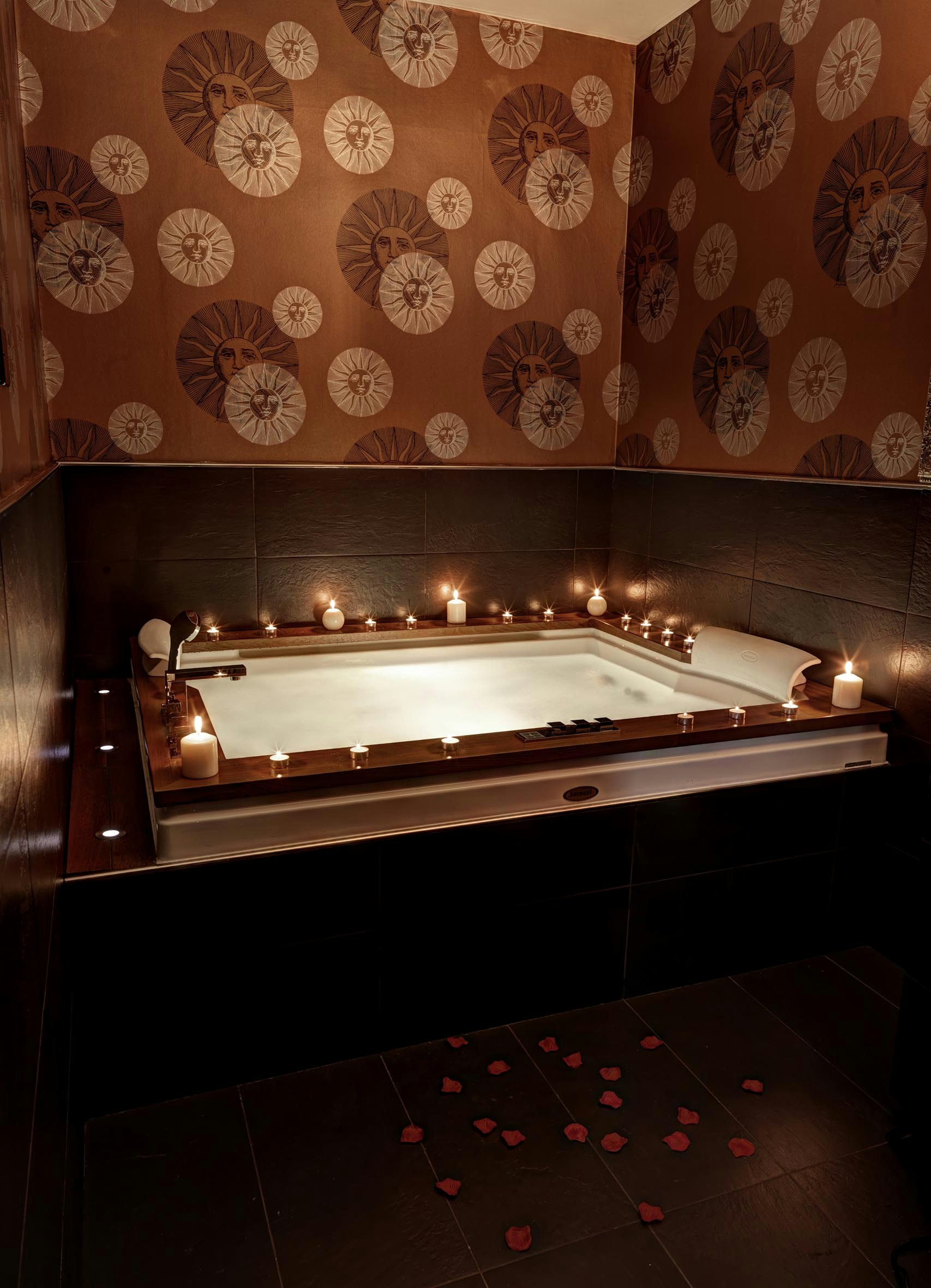 Jacuzzi Suite