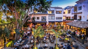La Plaza by night