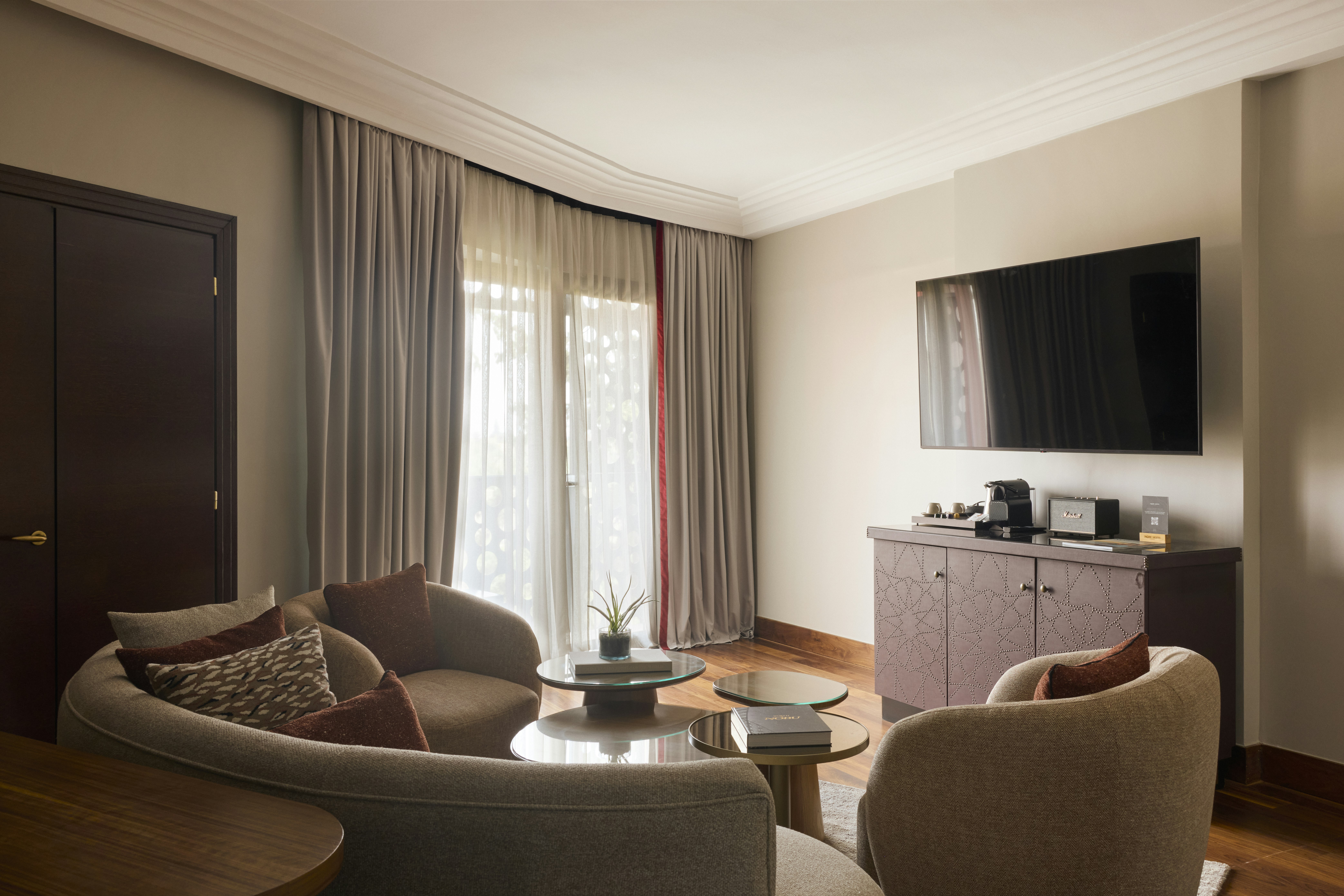 Deluxe Family Suite - Living Area