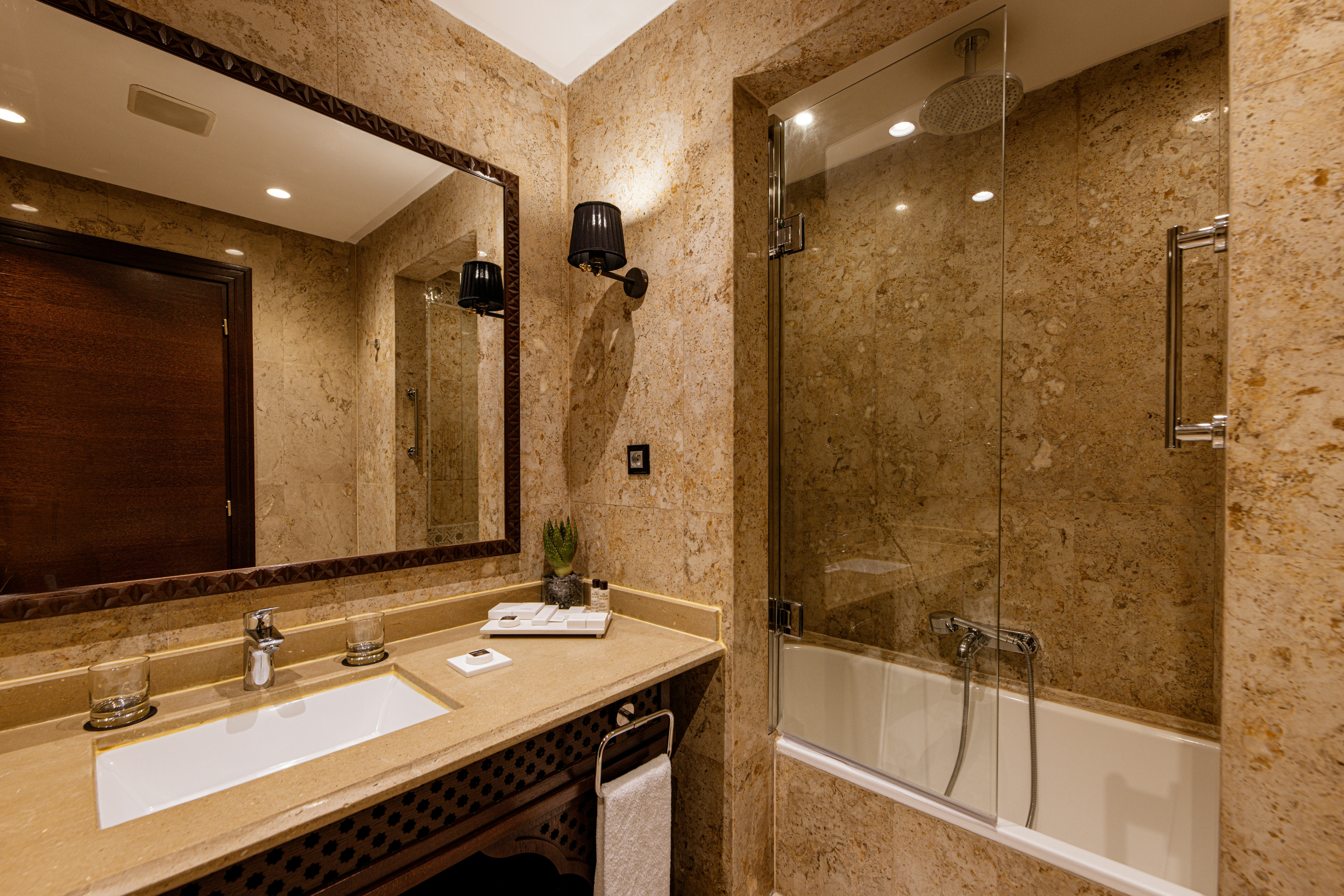 Junior Suite - Bathroom