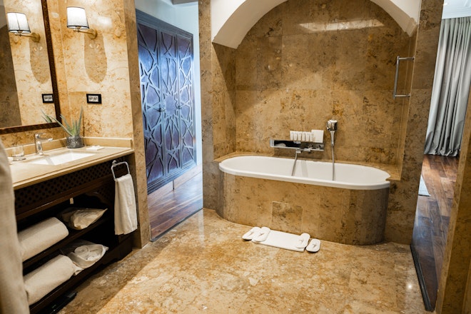Deluxe One Bedroom Suite - Bathroom