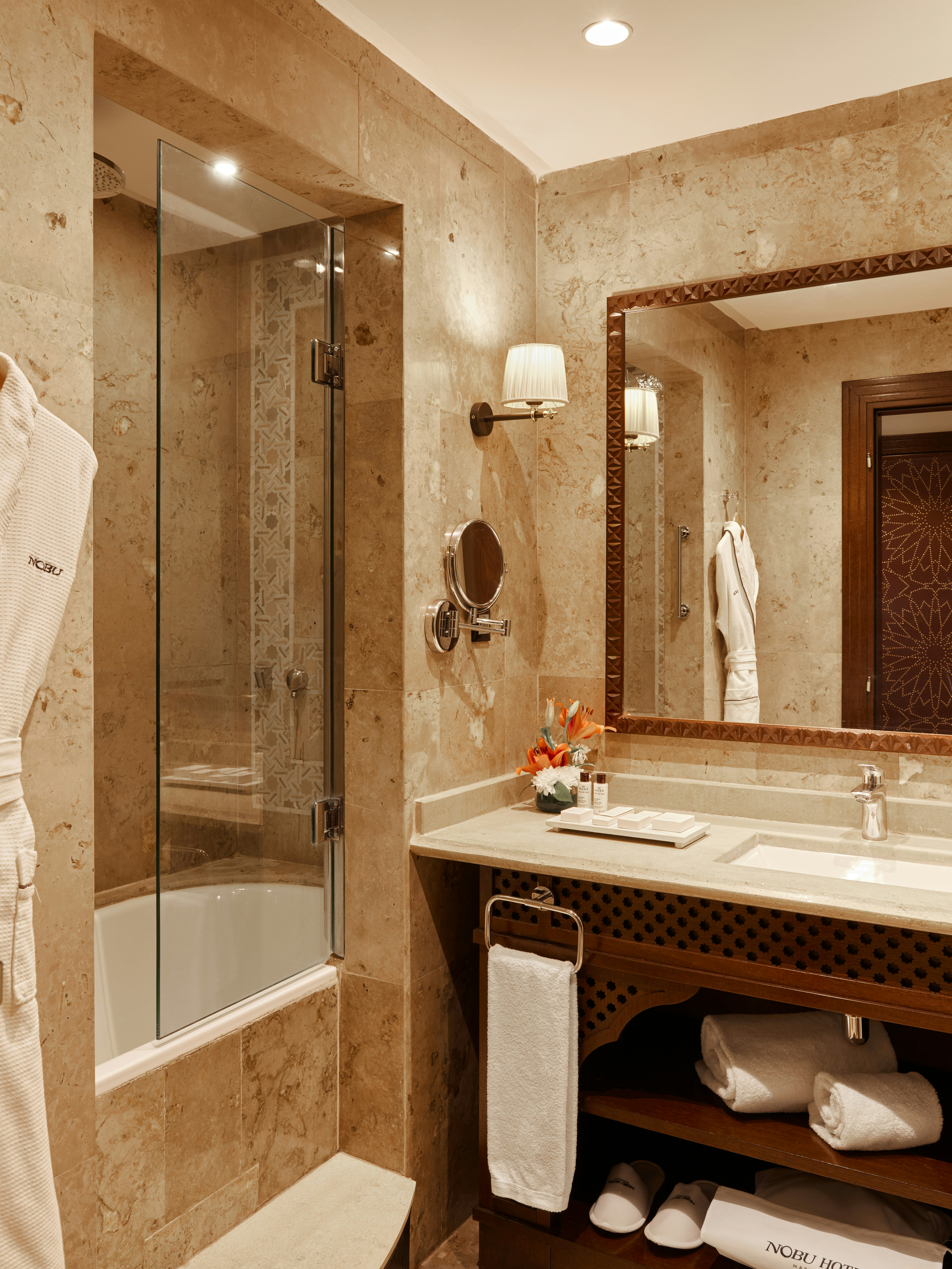 Deluxe Junior Suite - Bathroom