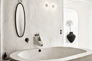 Cave Suite with Private Pool and Yard