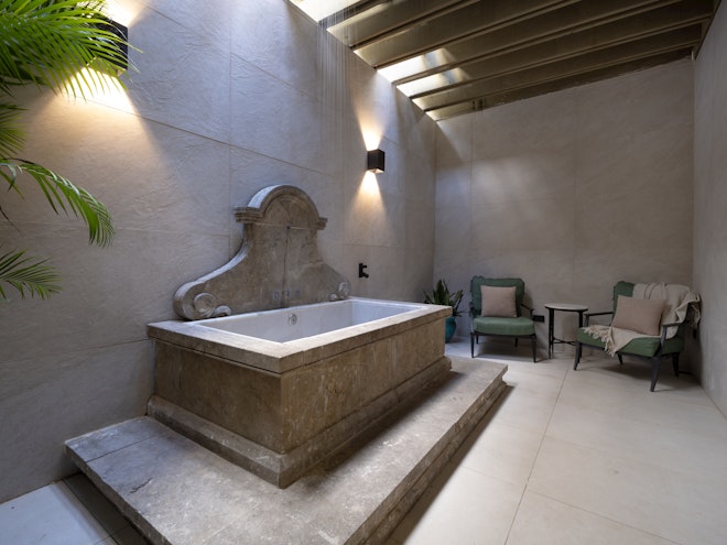 MEDITERRANEAN OASIS - PRIVATE VERANDA
