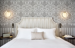 Junior Suite Sea Front with Balcony - Bedroom