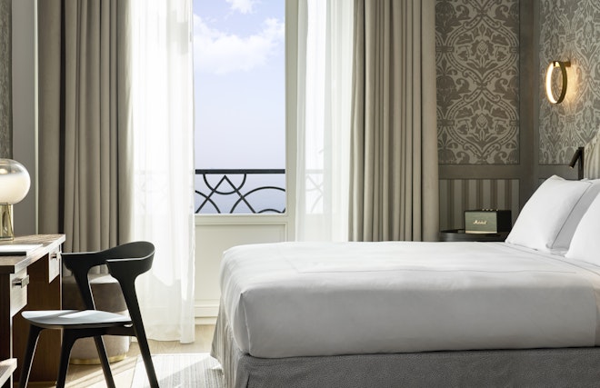 Junior Suite Sea Front with Balcony - Bedroom