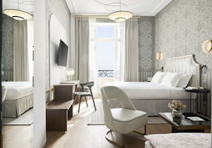 Junior Suite Sea Front with Balcony - Bedroom