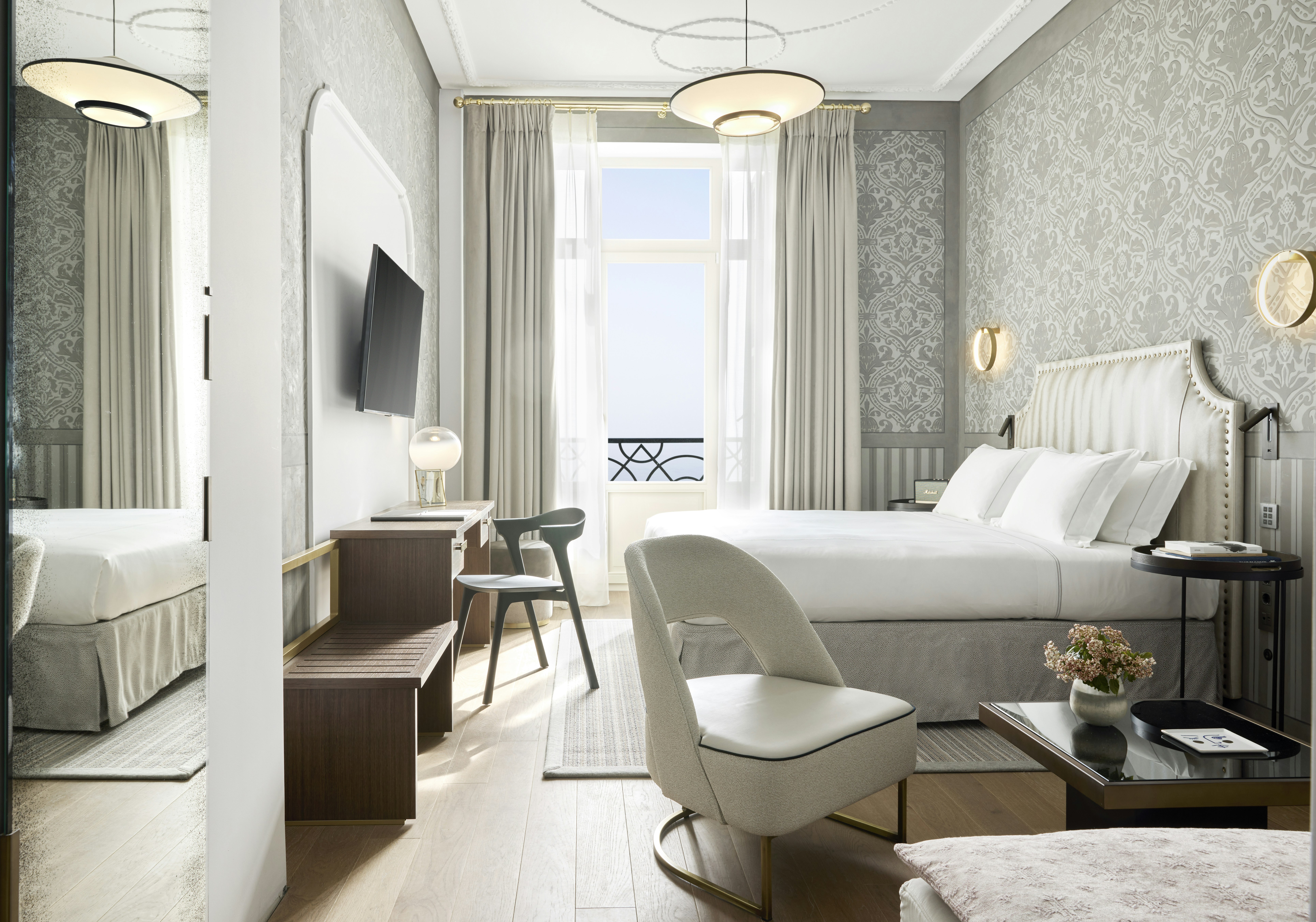 Junior Suite Sea Front with Balcony - Bedroom