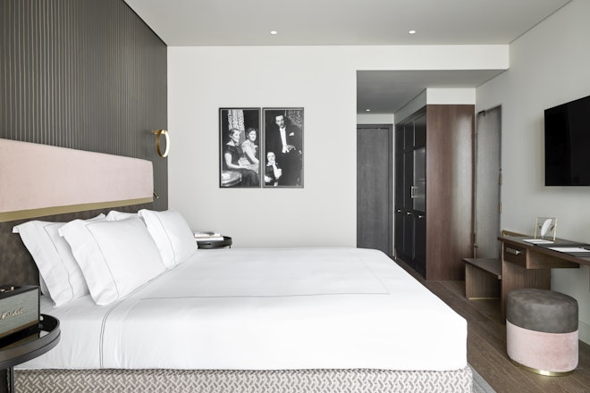 Deluxe Seafront Room with Balcony - Bedroom