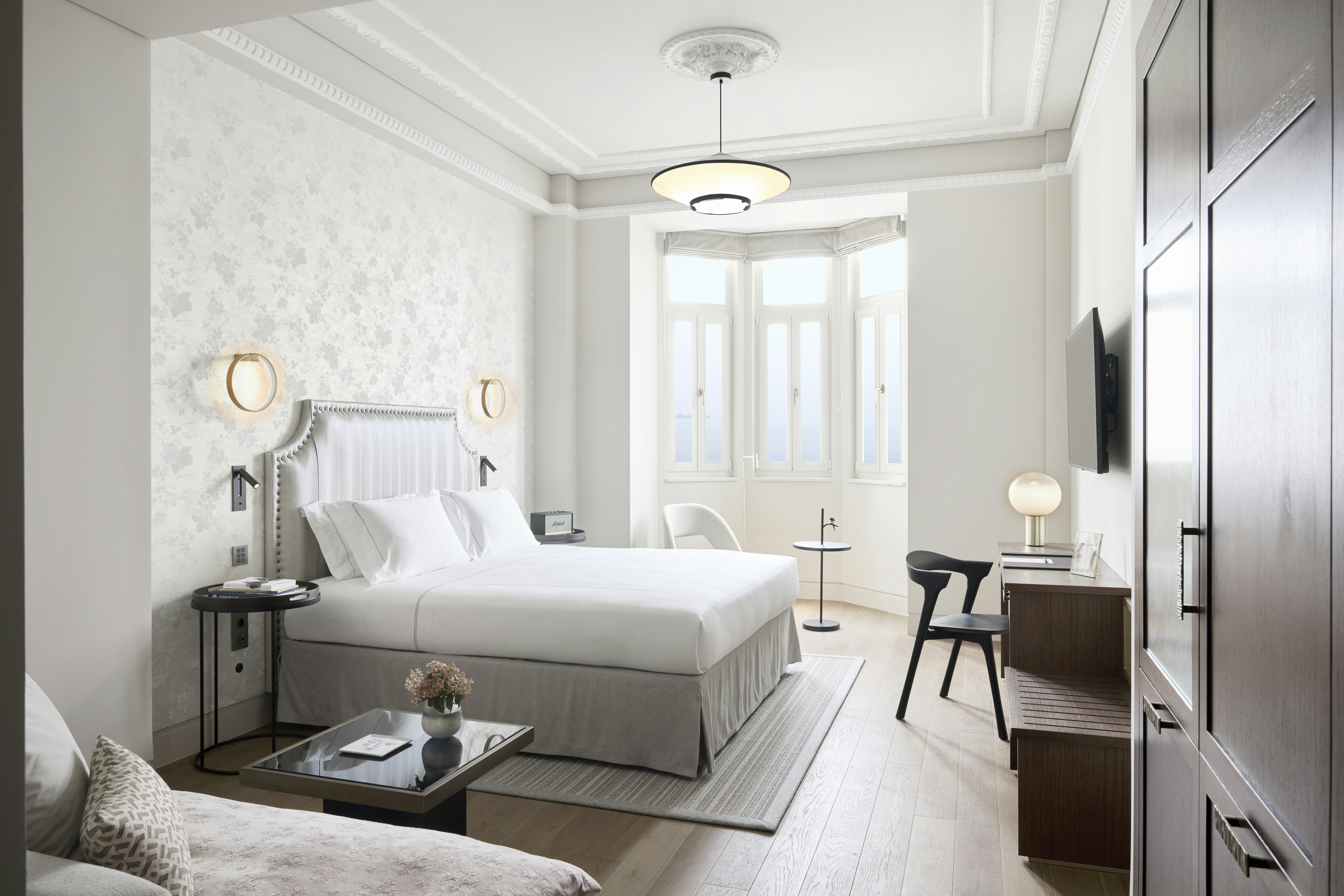 Junior Suite Sea Front Oriel - Bedroom