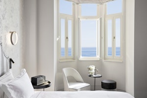 Junior Suite Sea Front Oriel - Bedroom