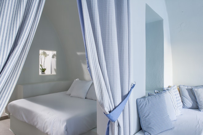 Master Suite with private pool and caldera view