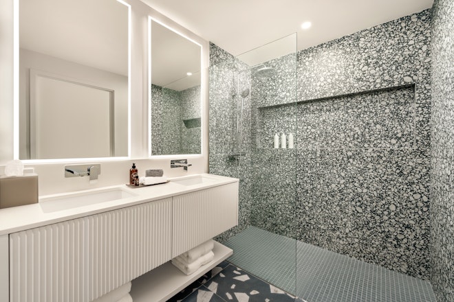 Bloom Suite - Bathroom
