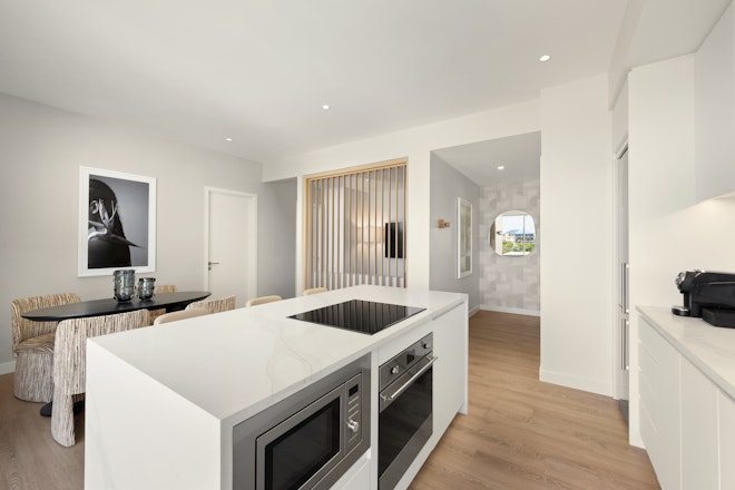 Bloom Suite - Dining & Kitchen Area