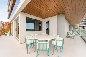 Spring Suite - Wrap-Around Balcony