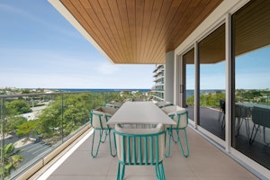 Solstice Suite - Port & Sea View Balcony