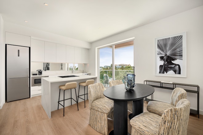 Bloom Suite (Accessible) - Dining & Kitchen Area