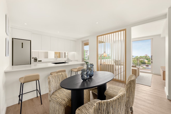 Spring Suite - Dining Area