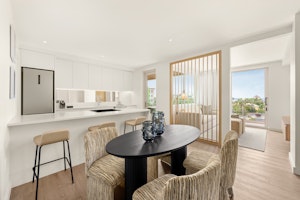 Spring Suite - Dining Area