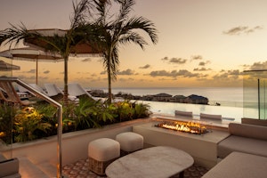 Infinity Pool - Sitting Area
