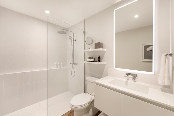 Aurora Sky Suite - Second Bathroom