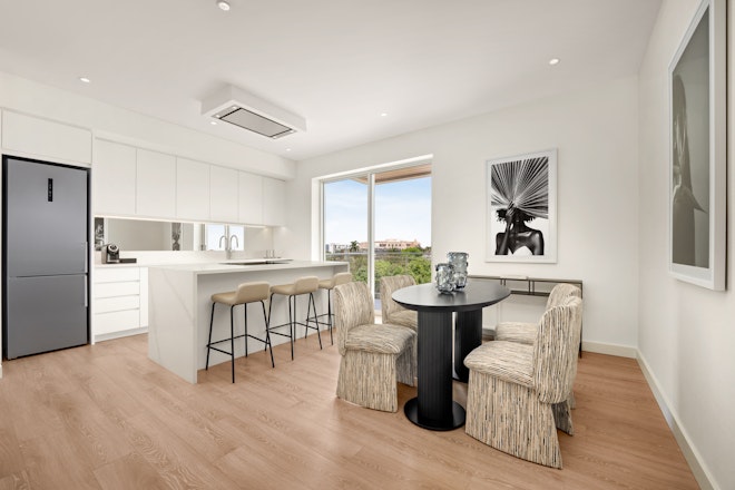 Bloom Suite - Dining & Kitchen Area