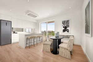 Bloom Suite - Dining & Kitchen Area